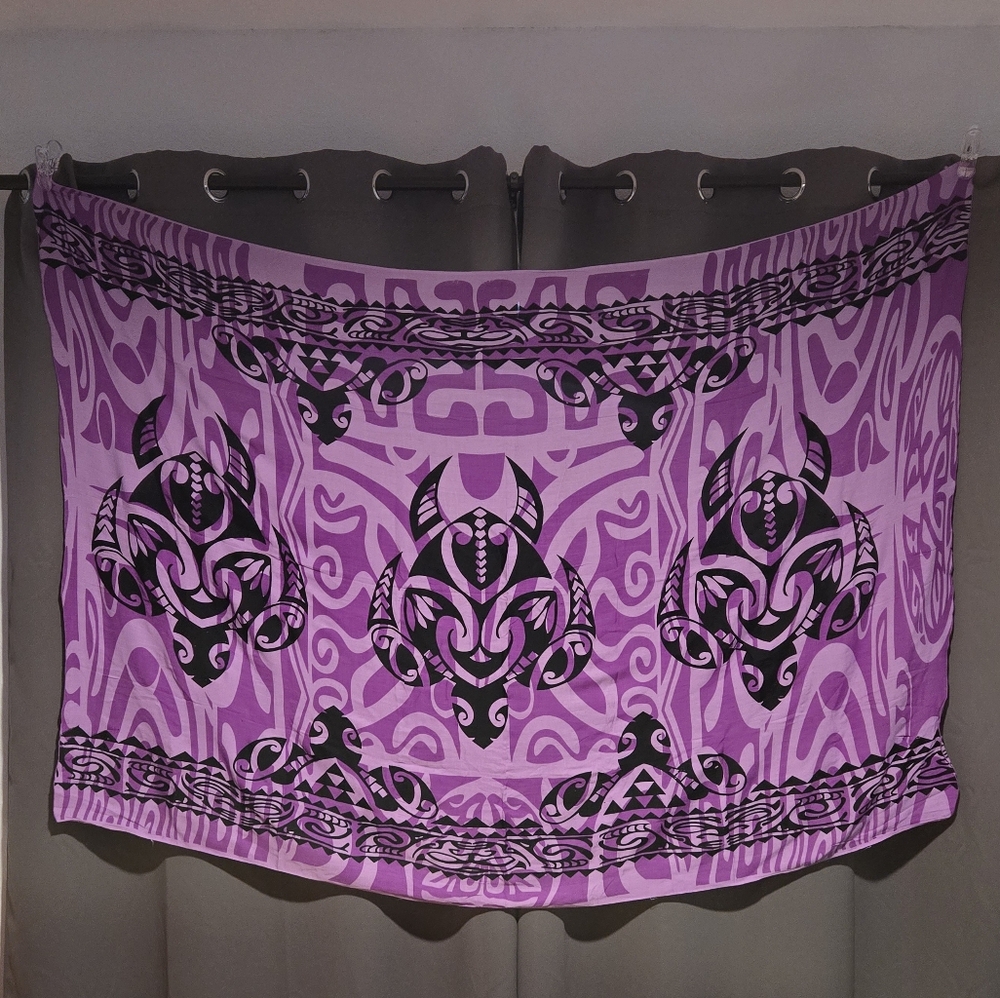 Island Style Hawai'i Pareau Purple and Black Polynesian Honu Design 42"X59"